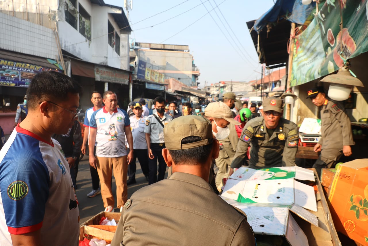 Wajah Baru Jl. M. Yamin Pasar Baru Bekasi, Jalan dan Drainase di Perbaiki serta PKL ditata. Tri Adhianto : Trotoar Untuk Pejalan Kaki, PKL Berdagang di Tempat yang telah di sediakan.