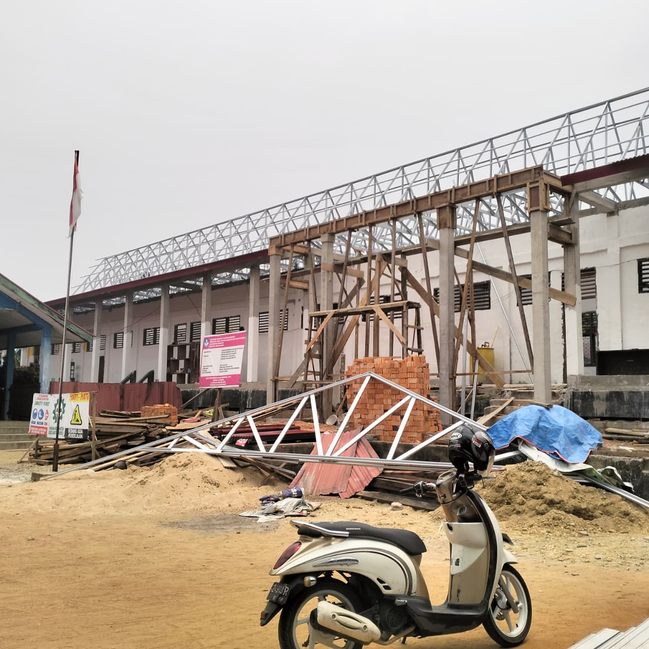 Proyek Revitalisasi SDN 04 Bungo Di Pertanyakan.? Kepsek Di Sinyalir Enggan Menunjukkan SK P2SP